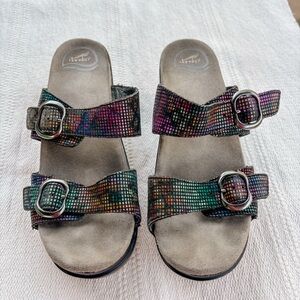 Dansko Sophie sandals in a Black Stained Glass leather pattern size womens 39